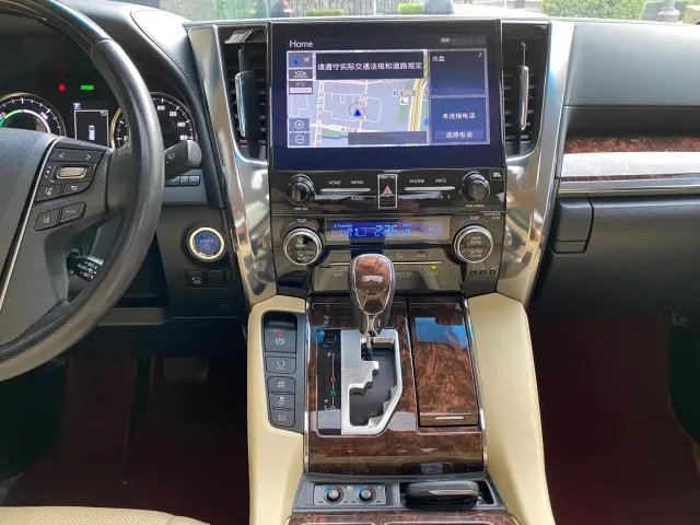 Toyota Alphard — Фото автомобиля 14