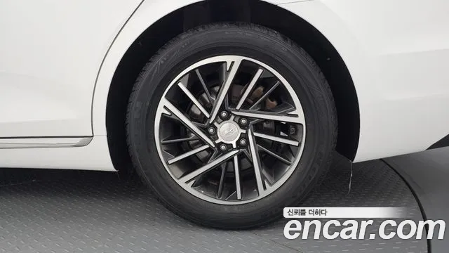 Hyundai Grandeur Новый Grandeur IG — Фото автомобиля 18