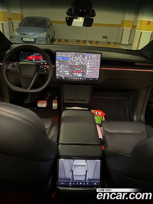 Tesla Model X — Фото автомобиля 9