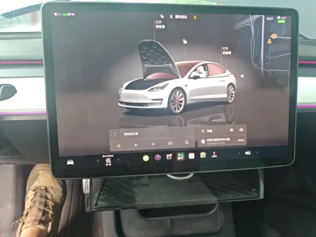 Tesla Model 3 — Фото автомобиля 12