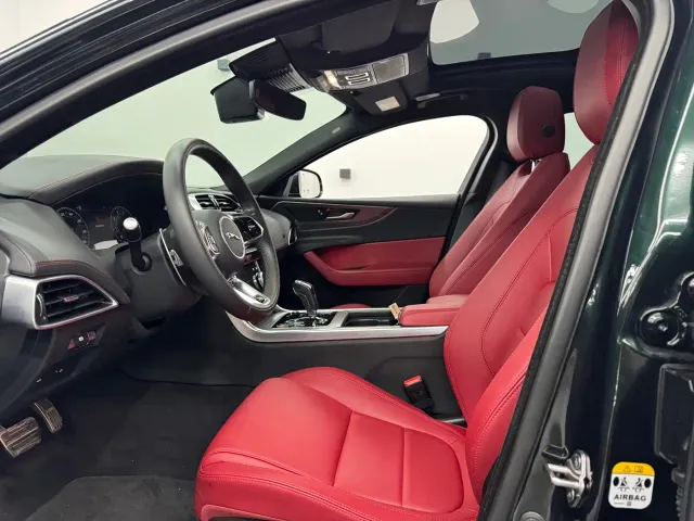 Jaguar XEL — Фото автомобиля 4