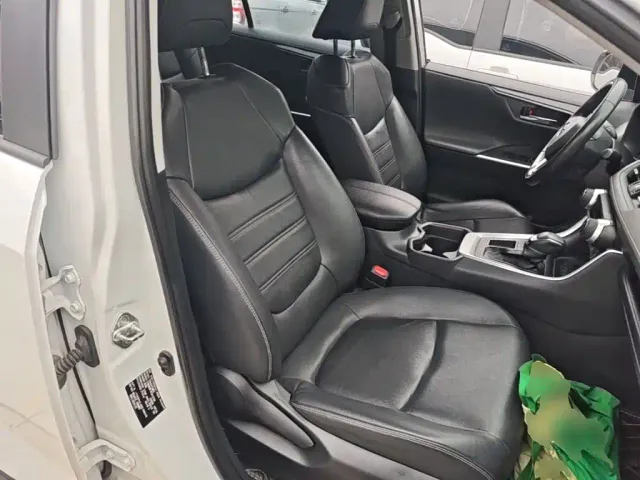 Toyota RAV4 — Фото автомобиля 24