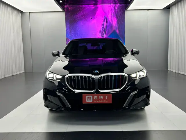 BMW 5 Series — Фото автомобиля 2