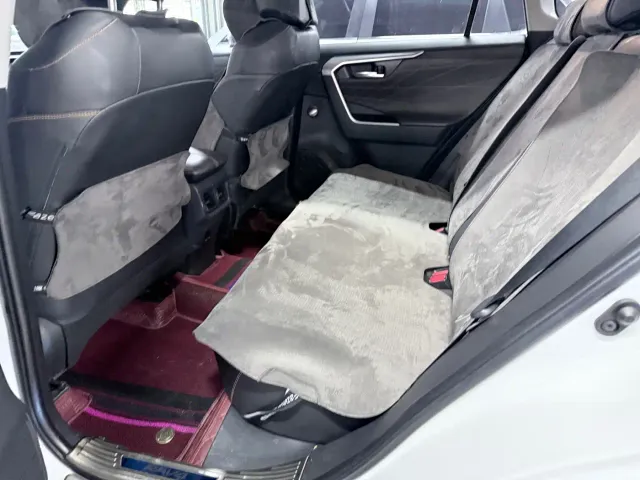 Toyota RAV4 — Фото автомобиля 9