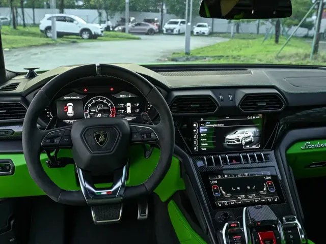 Lamborghini Urus — Фото автомобиля 25