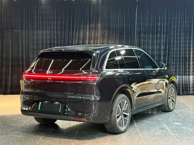 Li Auto L6 — Фото автомобиля 11