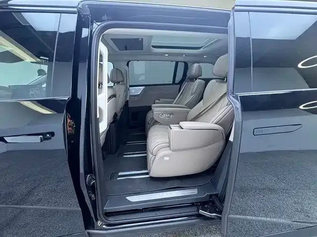 XPeng XPeng X9 2025 Extended Range Edition — Фото автомобиля 8