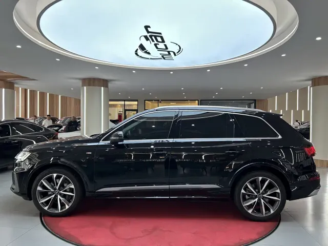 Audi Q7 — Фото автомобиля 8