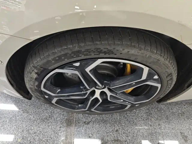 Xiaomi SU7 — Фото автомобиля 22