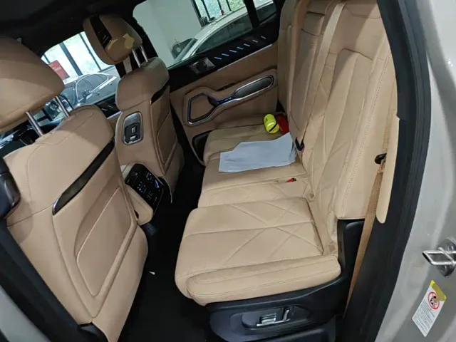 BYD FangChengBao Leopard 8 — Фото автомобиля 16