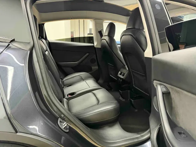 Tesla Model Y — Фото автомобиля 18