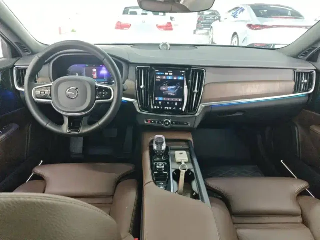 Volvo S90 — Фото автомобиля 9