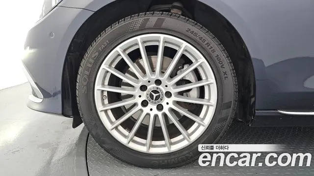 Mercedes-Benz E-Class — Фото автомобиля 5