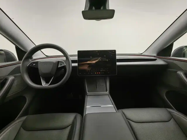 Tesla Model Y — Фото автомобиля 5