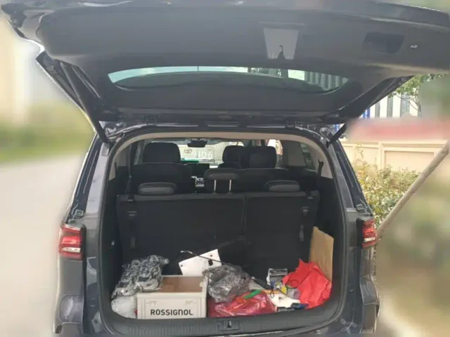 Roewe iMAX8 — Фото автомобиля 15