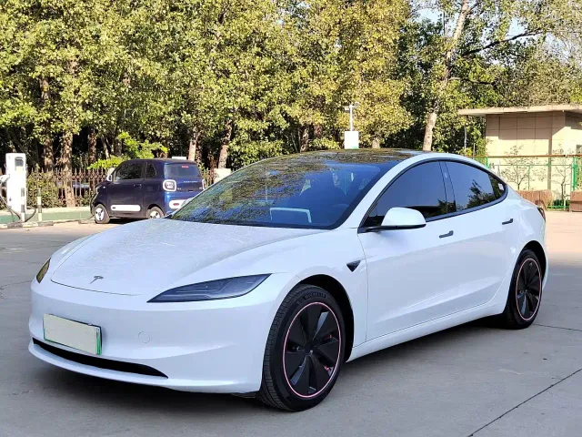 Фотография автомобиля — Tesla Model 3