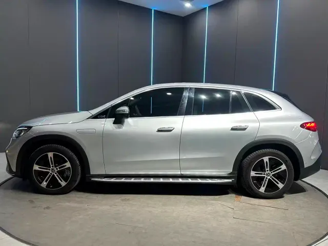 Mercedes-Benz EQE SUV — Фото автомобиля 4