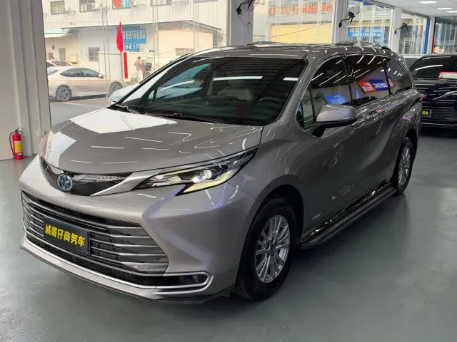 Фотография автомобиля — Toyota Sienna