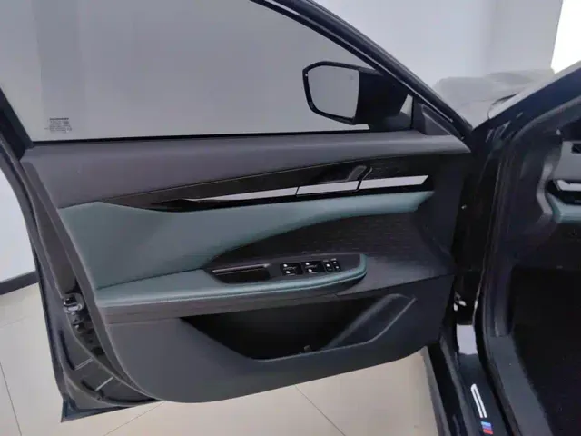 Changan Changan UNI-V iDD 2024 Blue Whale Smart iDD 136km Smart Cool — Фото автомобиля 7