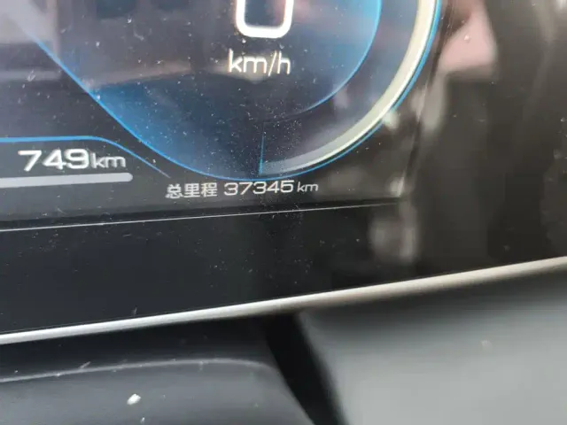 BYD Qin L — Фото автомобиля 8