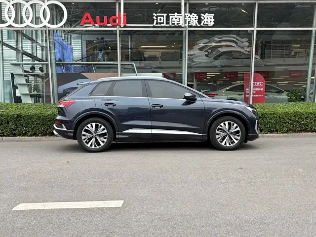 Audi Q4 e-tron — Фото автомобиля 3