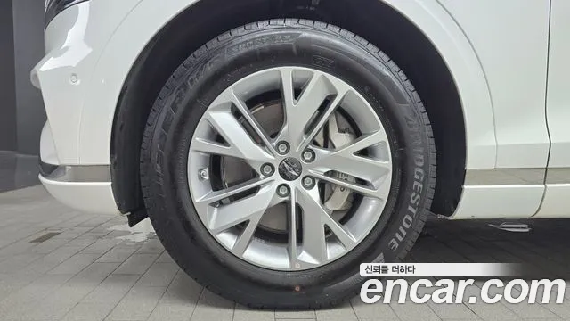 Genesis GV70 2.5T Бензин AWD — Фото автомобиля 5