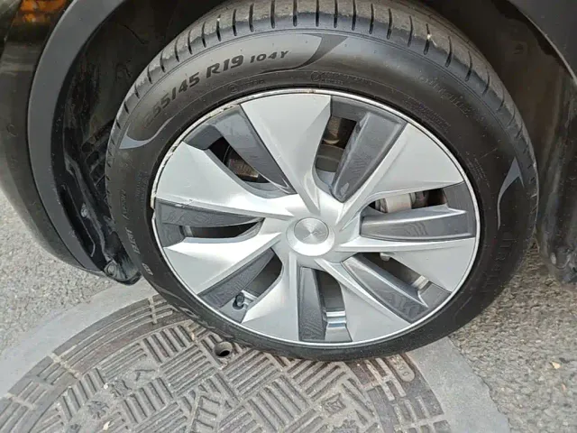 Tesla Model Y — Фото автомобиля 22