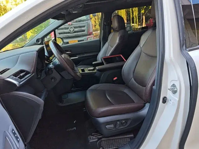 Toyota Granvia — Фото автомобиля 14
