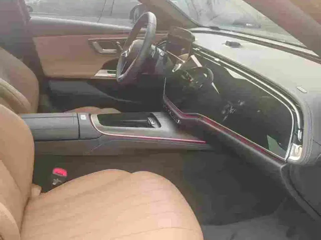 Mercedes-Benz E-Class — Фото автомобиля 4