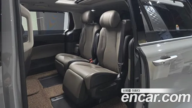 Kia Carnival Generation 4 — Фото автомобиля 18