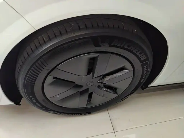 Li Auto MEGA — Фото автомобиля 22