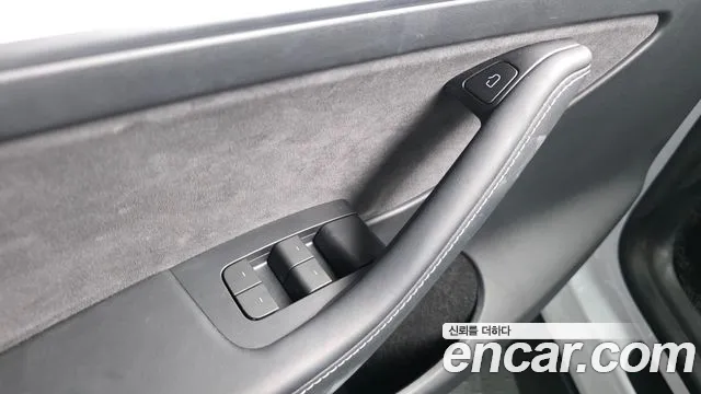 Tesla Model Y — Фото автомобиля 22
