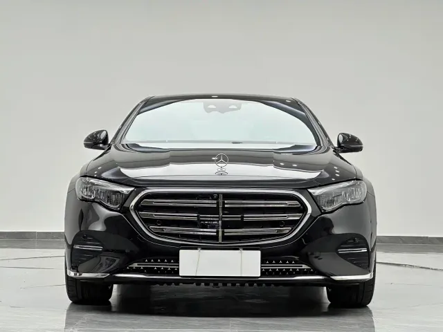 Mercedes-Benz E-Class — Фото автомобиля 4