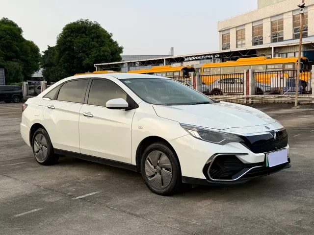 Venucia D60 EV — Фото автомобиля 3