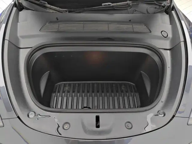 Tesla Model Y — Фото автомобиля 10