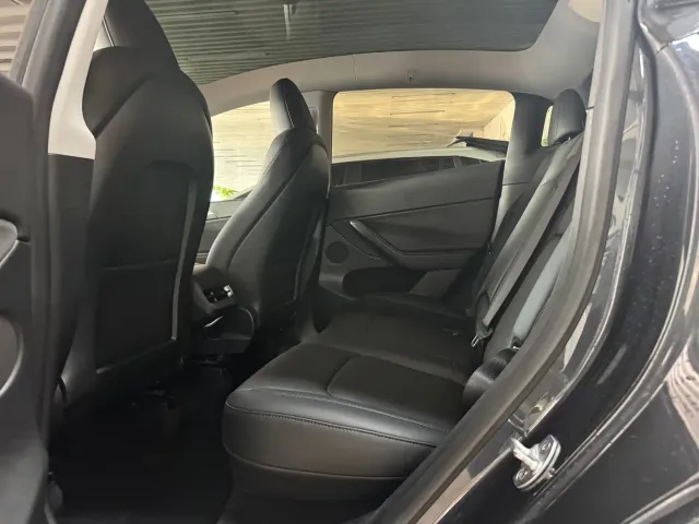 Tesla Model Y — Фото автомобиля 8