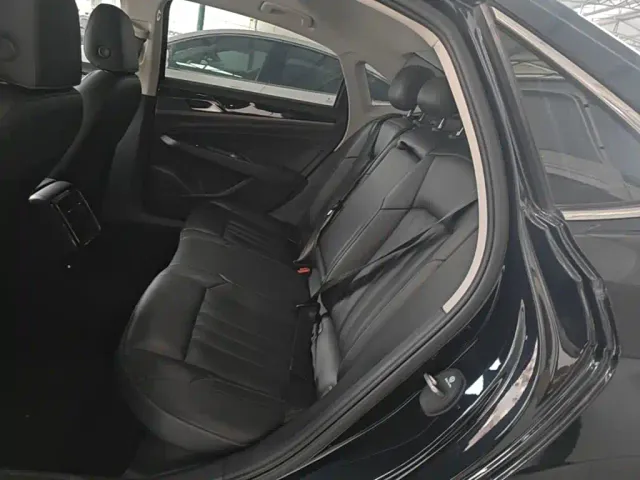 Volkswagen Passat — Фото автомобиля 16