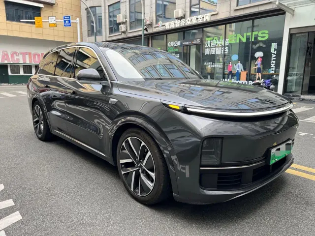 Li Auto L8 — Фото автомобиля 3