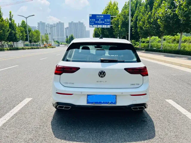 Volkswagen Golf — Фото автомобиля 8