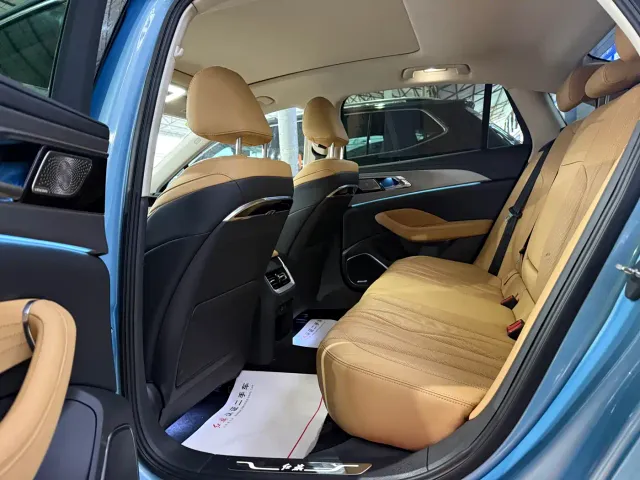 Hongqi H5 — Фото автомобиля 5