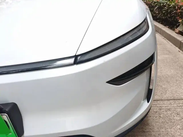 Tesla Model Y — Фото автомобиля 23