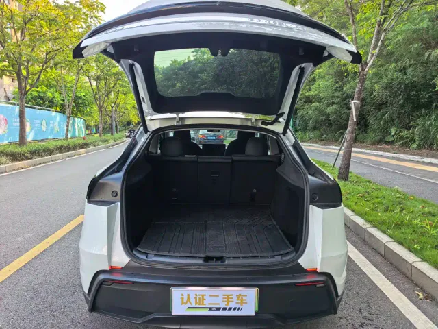 Tesla Model Y — Фото автомобиля 17