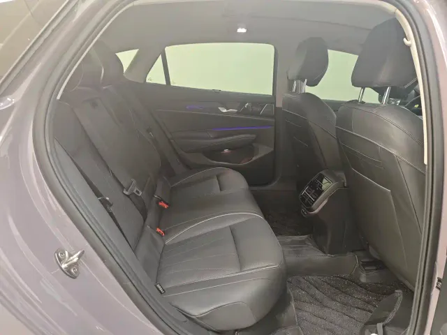 Volkswagen Passat — Фото автомобиля 10
