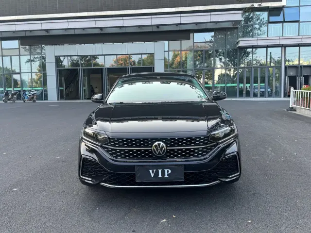 Volkswagen Passat — Фото автомобиля 2