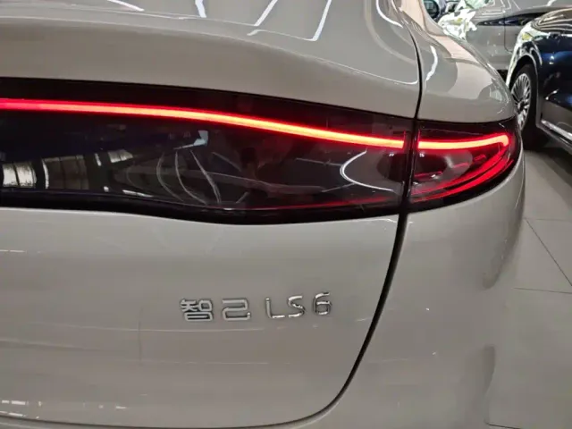 IM Motors LS6 — Фото автомобиля 7