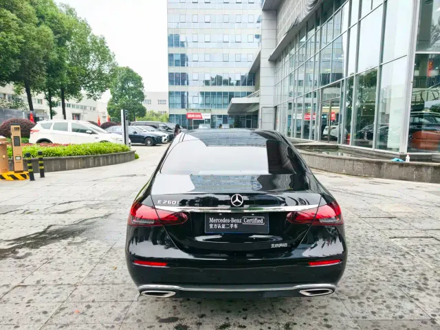 Mercedes-Benz E-Class — Фото автомобиля 6