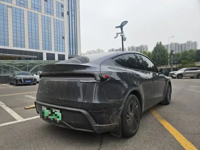 Tesla Model Y — Фото автомобиля 6