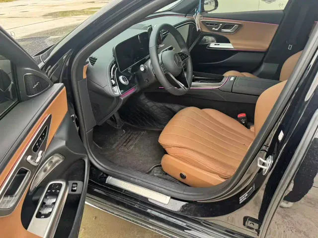 Mercedes-Benz E-Class — Фото автомобиля 6