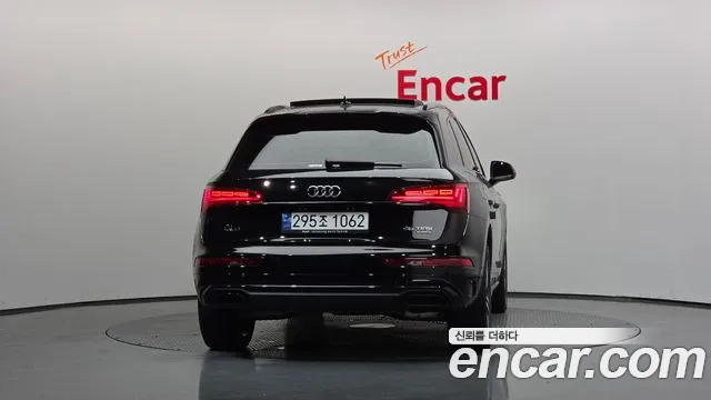 Audi Q5 45 TFSI quattro Premium — Фото автомобиля 4