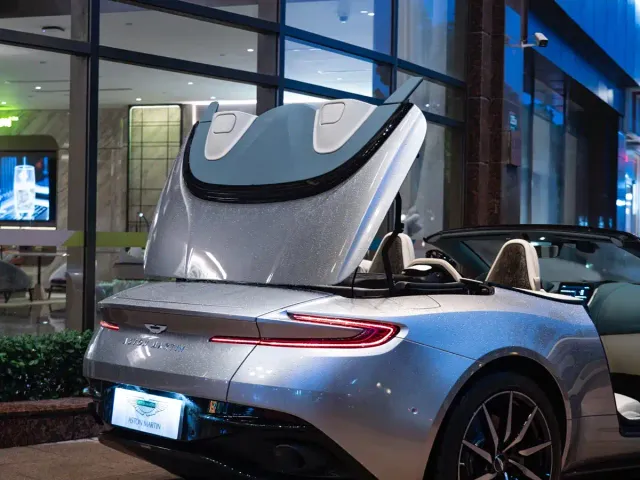 Aston Martin DB11 — Фото автомобиля 10